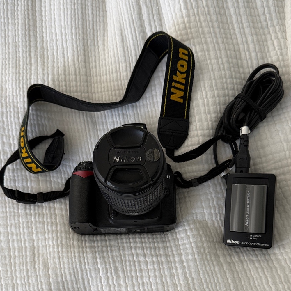Nikon Black DSLR Camera with Lens and Charger
